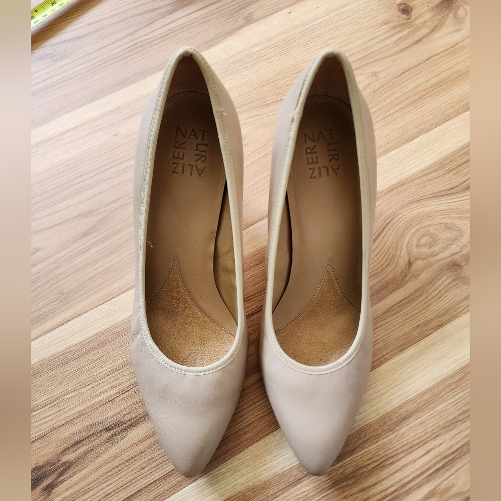 Naturalizer heels - Picture 2 of 6